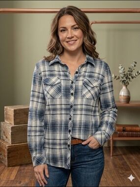 DJT Blue & White Plaid Button Down Flannel Shirt - Size XL (EUC)